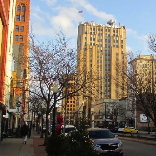 Downtown Youngstown, Ohio cityscape street view looking towards the 17-story Metropolitan Tower with First National Bank signage.